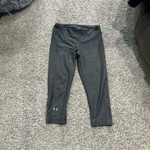 Grey under armor cropped leggings